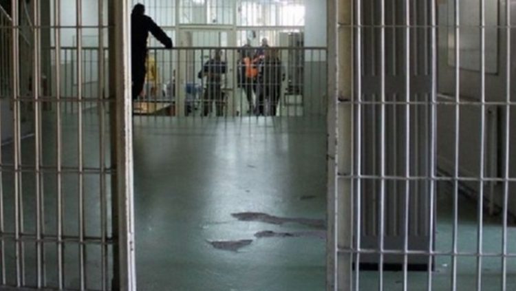55 të burgosur lënë sot burgun e Drenovës, 20 të tjerë lirohen nga burgu i Vlorës