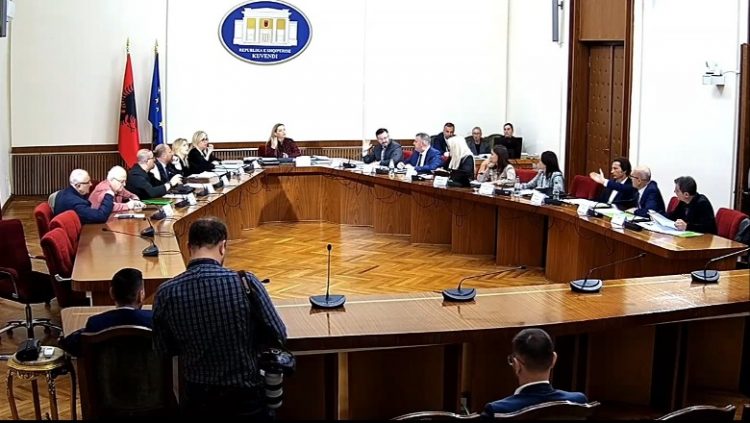 Nis me debate Komisioni Hetimor për Shëndetësinë, PS: Të miratojmë planin hetimor! Vokshi: Keni ardhur për të bllokuar punën