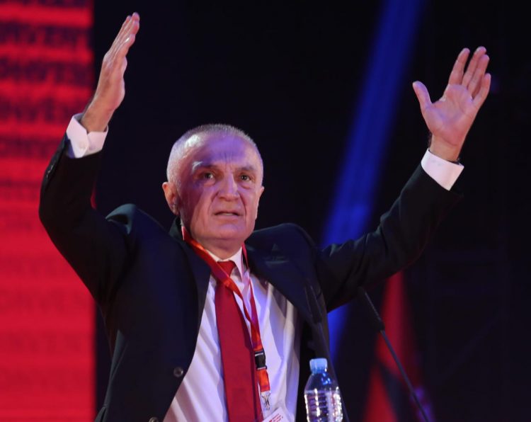 “Uaaa, flet partia e vulës për moral”, Metës për Bashën: Edhe kur fle nuk ngopet së gënjyeri 