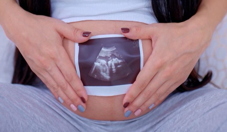 Shqipëri, projektligji “Për shëndetin seksual dhe riprodhues” nxit debate