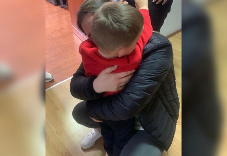 Rrëmbeu dhe mbajti të fshehur për një javë nipin, policia e Durrësit arreston gjyshen. Zbardhet dëshmia e saj