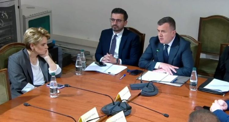 “Kundër provimit për shqiptarët e Kosovës dhe Diasporës”,Balla në Komisionin e Sigurisë: T’ju jepet shtetësia talenteve nën 18 vjeç