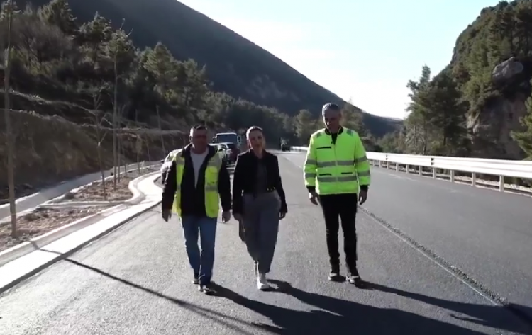 Balluku inspekton punimet në aksin Orikum-Dukat/ Rruga drejt përfundimit, ja kur do të jetë gati 