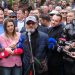 “Fshati digjet k**va krihet”, aktori Mehdi Malkaj në protestën para bashkisë: Të ngrihemi të gjithë djem dhe pleq! 