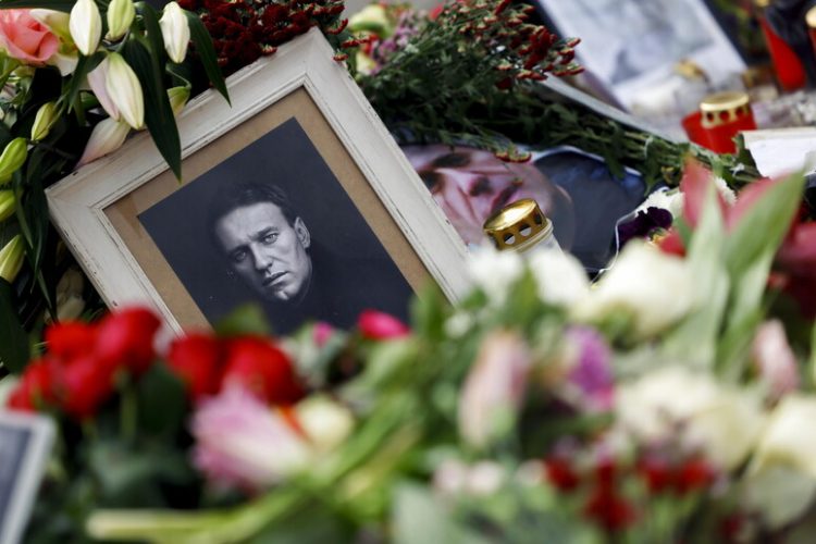 Udhëhoqi ceremoninë e varrimit të Alexei Navalnyt, Rusia pezullon priftin ortodoks