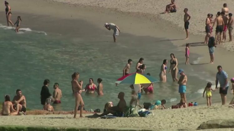 Plazh në Spanjë, temperaturat arrijnë 38 gradë Celcius