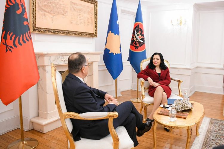 Osmani deklaratë të përbashkët me Begajn: Ecim krah për krah përpara në familjen e madhe evropiane