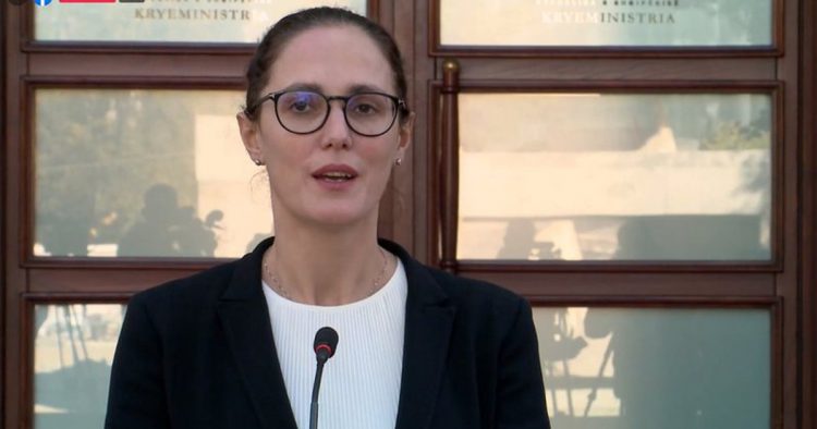 Bashkëshorti i ministres Ibrahimaj goditi drejtorin e ATK, deputetja e PD: Të japë dorëheqjen e menjëhershme 