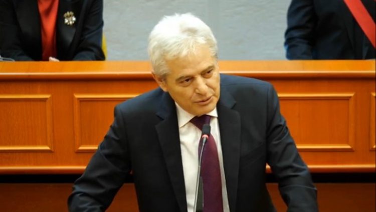 Ahmeti: 8 Maji, referendum historik
