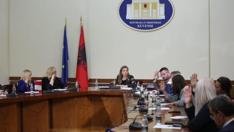 Komisioni për Shëndetësinë miraton planin e vizitave: Dy javë vëzhgim në terren