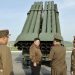 Plane për luftë? Kim Jong Un mbikëqyr testin e fundit të raketës së re të shumëfishtë