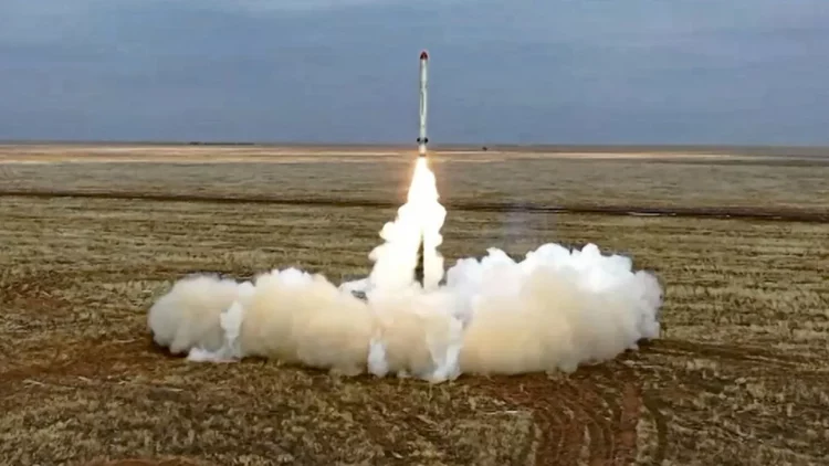 Rusia nis stërvitjet ushtarake në përdorimin e armëve bërthamore