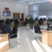 Mbeten bosh 17 % e vendeve të punës si nëpunës civil. Shkak, pezullimet, largimet dhe emigrimi 