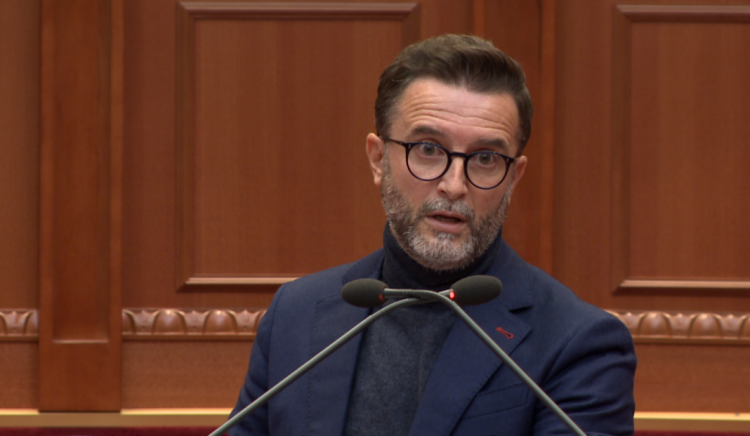 “Keni folur sa autobusë janë dërguar në Athinë, por kurrë për pensionet”, Braçe opozitës: Pse e keni kaq të vështirë?  