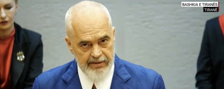 Rama në Bashkinë e Tiranës për të dekoruar Ali Ahmetin: Një nga shqiptarët më të mirë
