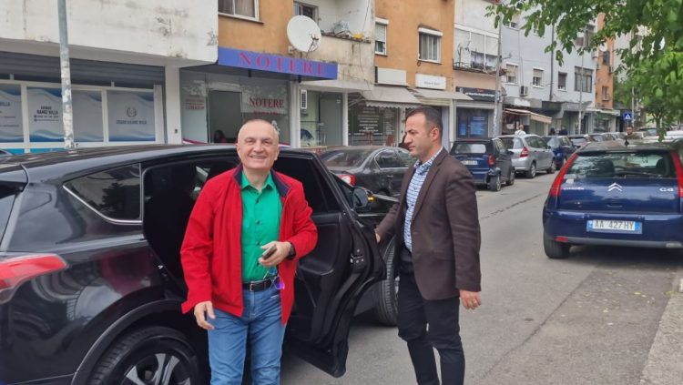 Kallëzimi për ndërhyrjen në serverat e PL-së, Meta paraqitet në Prokurorinë e Tiranës
