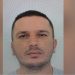 FOTO/ Ja kush është 40-vjeçari që mbante peng fëmijët dhe qëllonte me kallashnikov