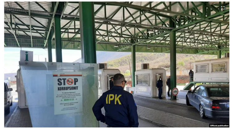 Shqipëria instalon kamera përgjatë kufirit me Kosovën për të frenuar emigrantët e bandat kriminale