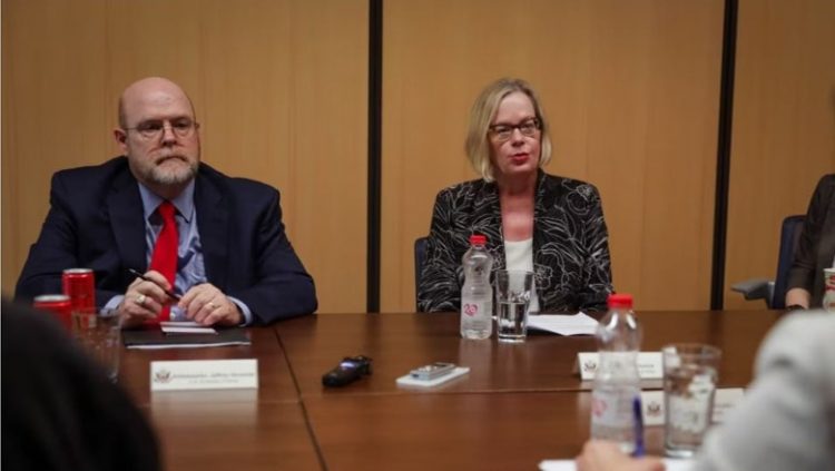 SHBA-ja e shqetësuar me trajtimin e pakicave në Kosovë, u kërkon liderëve t’i dëgjojnë partnerët