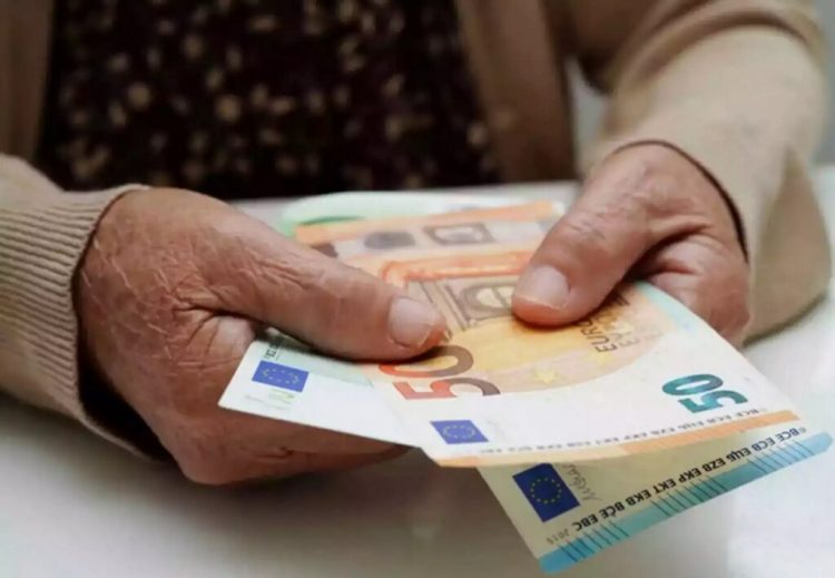 Mashtroi të moshuarit në Greqi duke i marrë 140 mijë euro, shpallet në kërkim shqiptari