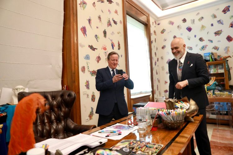 Rama pret David Cameron, takim kokë më kokë në Kryeministri