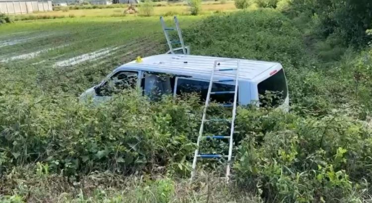 Furgoni i Ministrisë së Shëndetësisë del nga rruga në aksin Lezhë-Laç, humb jetën shoferi