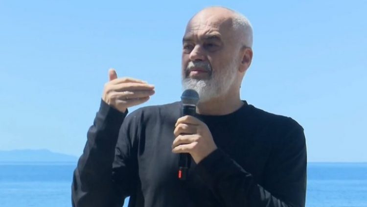 “Certifikatat janë zero lekë”, Rama në Himarë: Shpërndajmë 4000 tituj pronësie brenda vitit