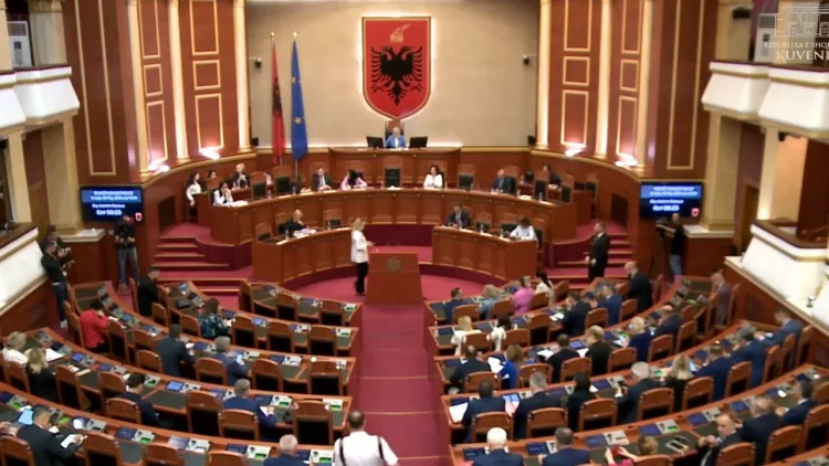 Kuvendi nis me tensione, Nikolla rrëzon kërkesën e opozitës për mocion debat