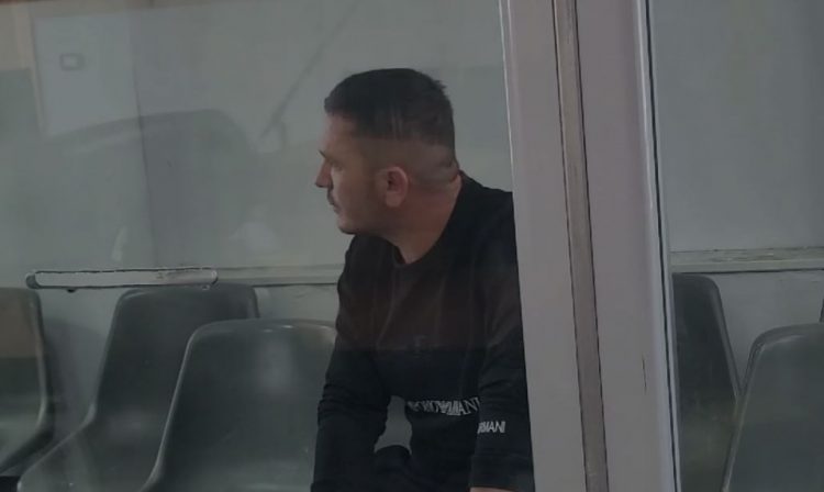 Mbajti peng dy fëmijët dhe terrorizoi Durrësin duke qëlluar me kallashnikov, Gjykata lë në burg Aleks Markun 