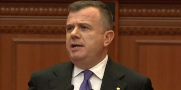 “Parkoni Benzat, 5 idiota hedhin bomba molotov”, Balla: Saliun nuk e ka arrestuar Veliaj