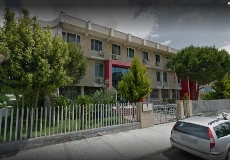 Arrestohet 63 vjeçari, kreu marrëdhënie me një 24 vjeçare