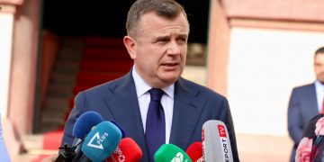 Vrasja e policit në Fier, Balla thirrje autorit: Dorëzohu