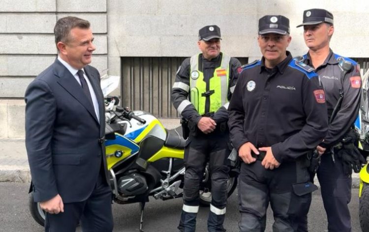 Video/Ministri Balla, bisedë me patrullën e Policisë së Madridit mbi menaxhimin e trafikut rrugor 
