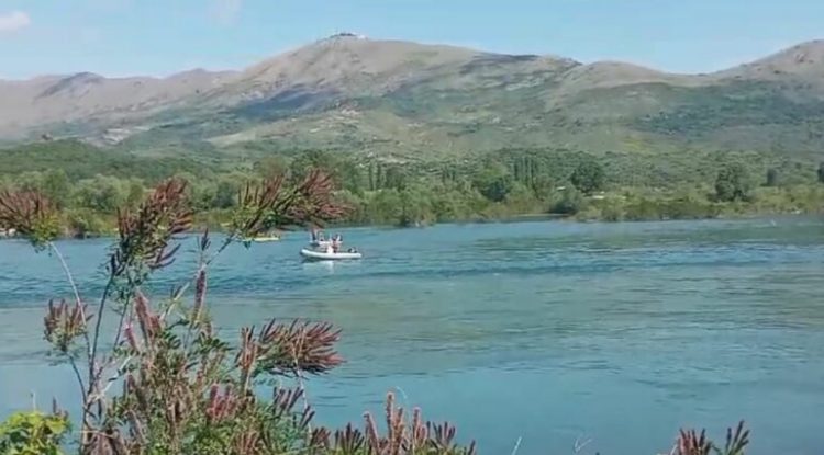Shkodër/ Vijojnë kërkimet për nënën dhe dy fëmijët, kërkohet ndihma e FA