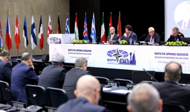 Serbia i kërkon NATO-s të mos ia avancojë statusin Kosovës