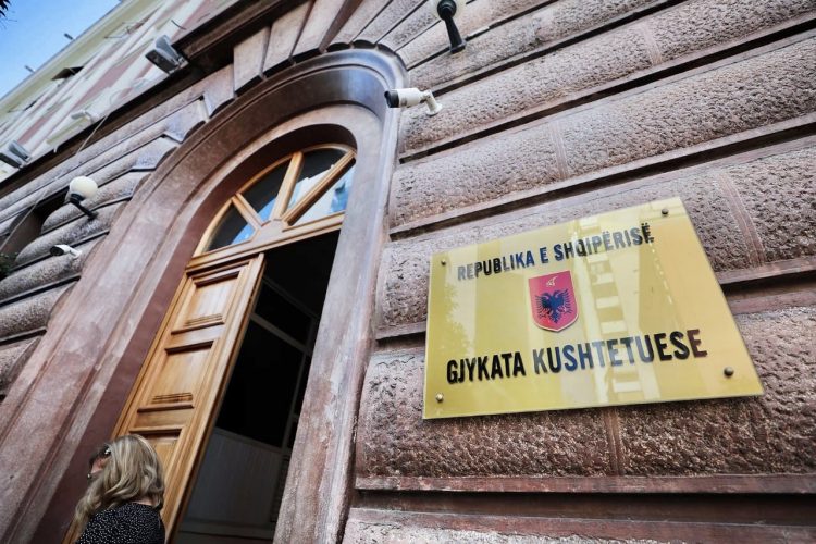 Komisionet Hetimore, Gjykata Kushtetuese rrëzon kërkesën e opozitës për pezullimin e ligjit