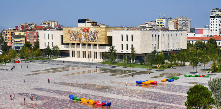 3 menaxherët e kioskave te sheshi “Skënderbej” dhunuan barbarisht 20 vjeçarin, e morën zvarrë deri te…
