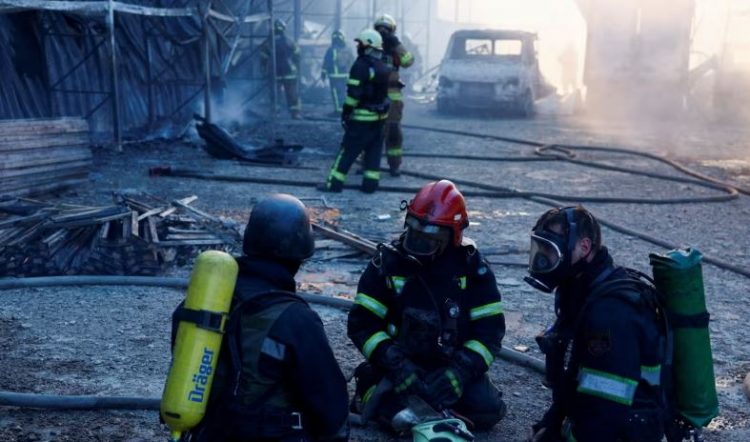 Rusia bombardon qendrën tregtare në Kharkiv, raportohet për 11 persona të vrarë