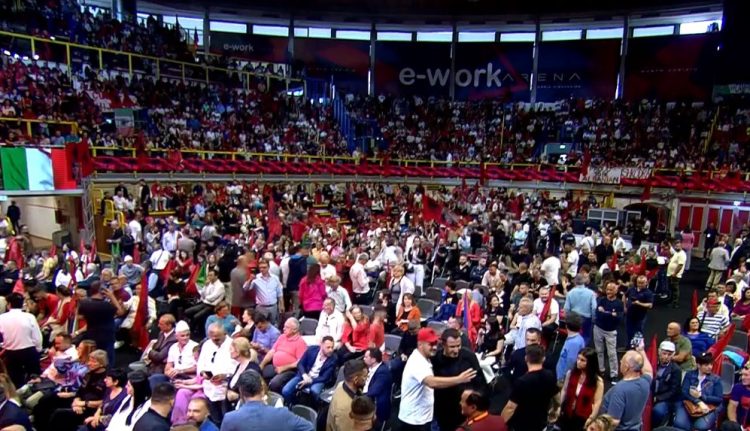 Kuq e zi në Milano, shqiptarët mbushin pallatin e sportit në pritje të Kryeministrit Rama