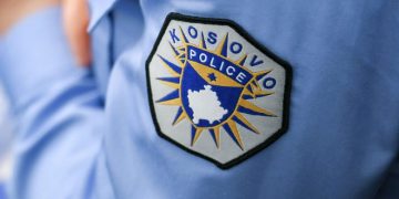 Gëlltiti qesen me kokainë për ta fshehur nga policia, arrestohen dy persona në Kosovë