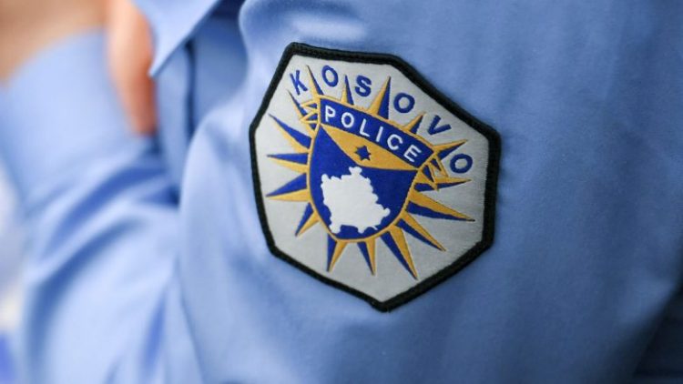 Gëlltiti qesen me kokainë për ta fshehur nga policia, arrestohen dy persona në Kosovë