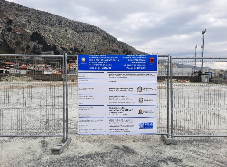 Shtyhet hapja e qendrave të migrantëve në Shqipëri