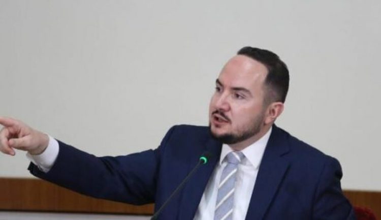Vrasja e policit në Fier/Komisioni i Sigurisë mban 1 minutë heshtje, Salianji: Gjendja e kriminalitetit në vend është e rëndë 
