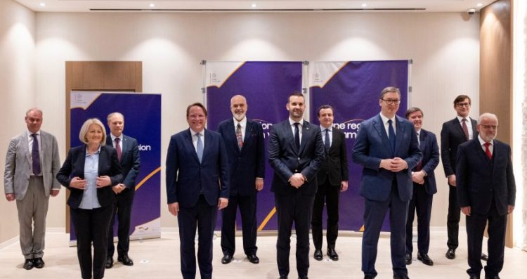 Kurti thirrje Serbisë t’i dorëzojë Radojçiçin dhe grupin e tij Kosovës! Vuçiç: S’ka asnjë mesazh për miratimin e rezolutës së gjenocidit në Srebenicë