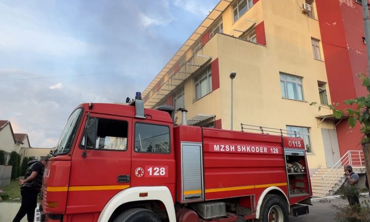 Përfshihet nga flakët spitali rajonal i Shkodrës