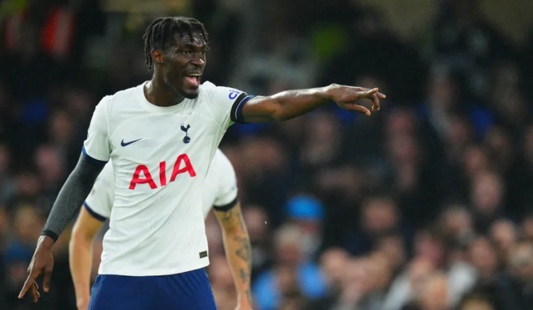 Futbollisti i Tottenham sulmohet me gaz lotsjellës në Francë, i vjedhin orën 260 mijë paund
