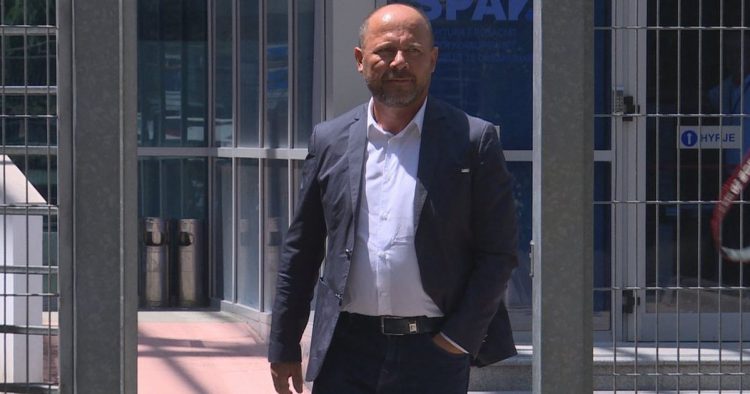 Deputeti i PD-së, Xhelal Mziu paraqitet në SPAK! Do pyetet për abuzim me tenderat në Bashkinë Kamëz