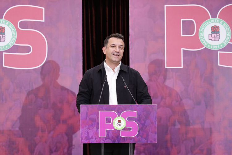 Protestat e opozitës, Veliaj: Kur vjen fushata xhirojnë gomat, kur humbin djegin goma