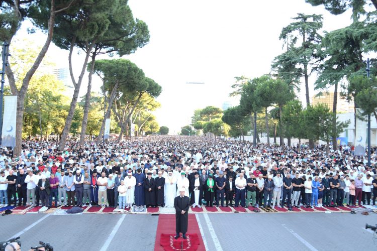 Politika shqiptare uron Kurban Bajramin