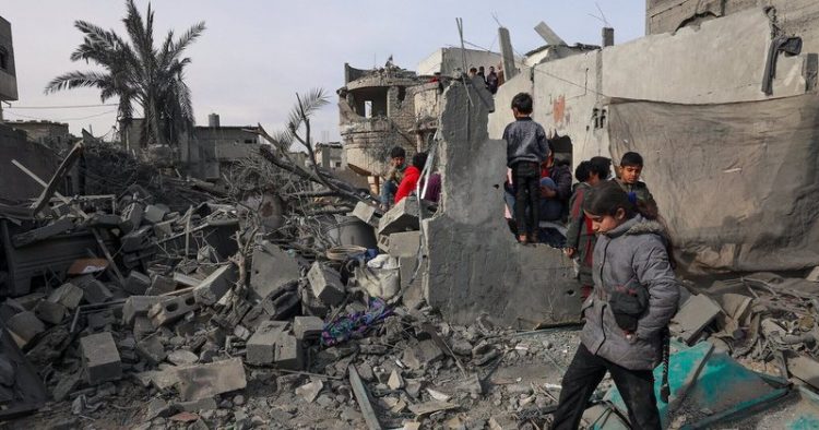Izraeli bombardon Rafah nga ajri dhe toka